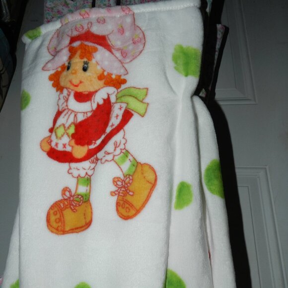 Strawberry Shortcake 🍓🍰Plush Throw/Blanket 2025🍰 50" X 60"🆕⌚📦🏃💨🚚 - Picture 3 of 16